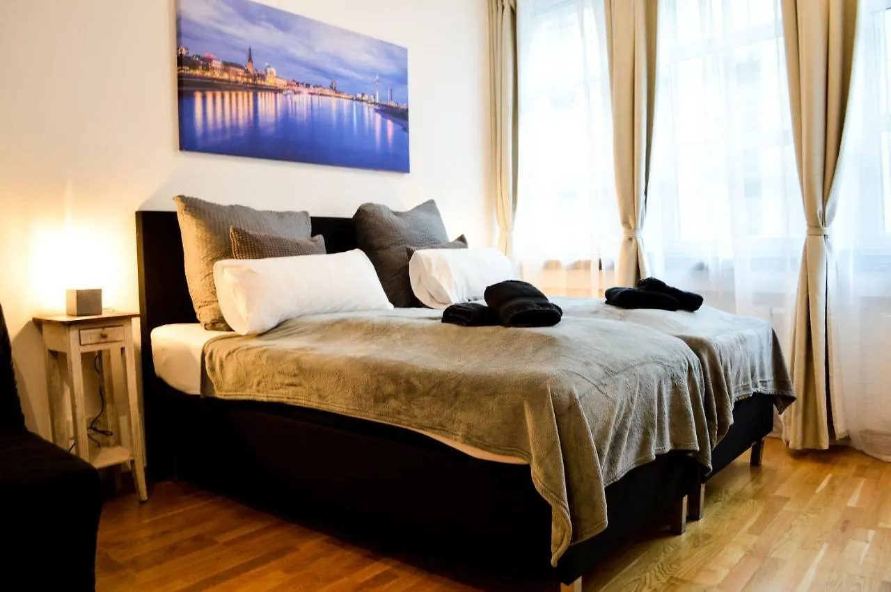 Centerapartments Tonhallenstrasse Dusseldorf 4*,
